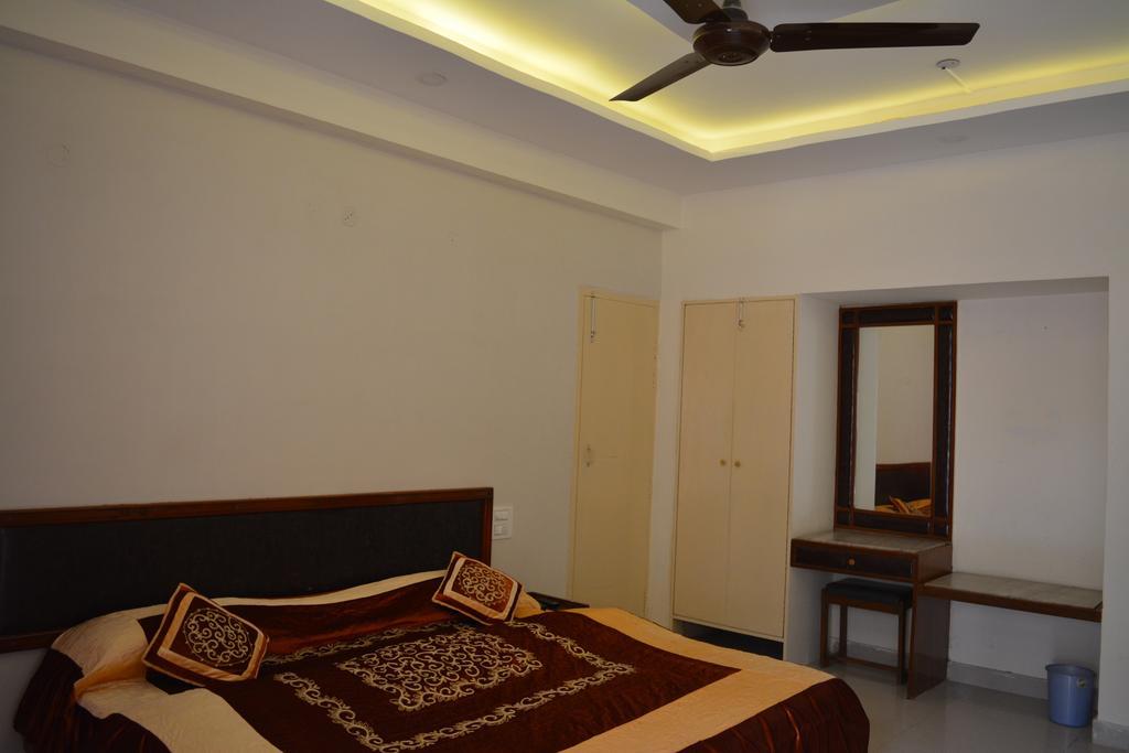 Hotel Mansarover International Haridwār Esterno foto