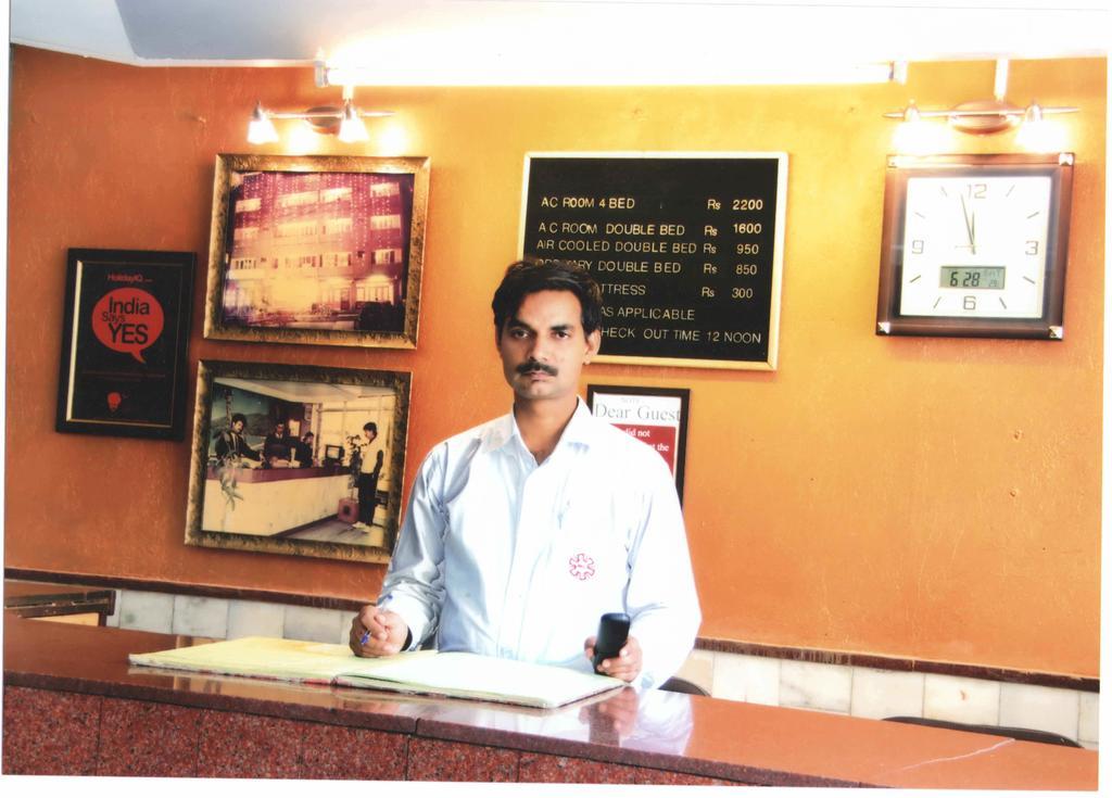Hotel Mansarover International Haridwār Esterno foto